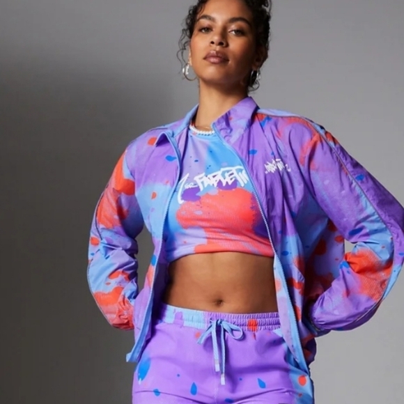 NWT Fabletics Oversized Flyweight Windbreaker in stash/ graphic size Med - Picture 3 of 5